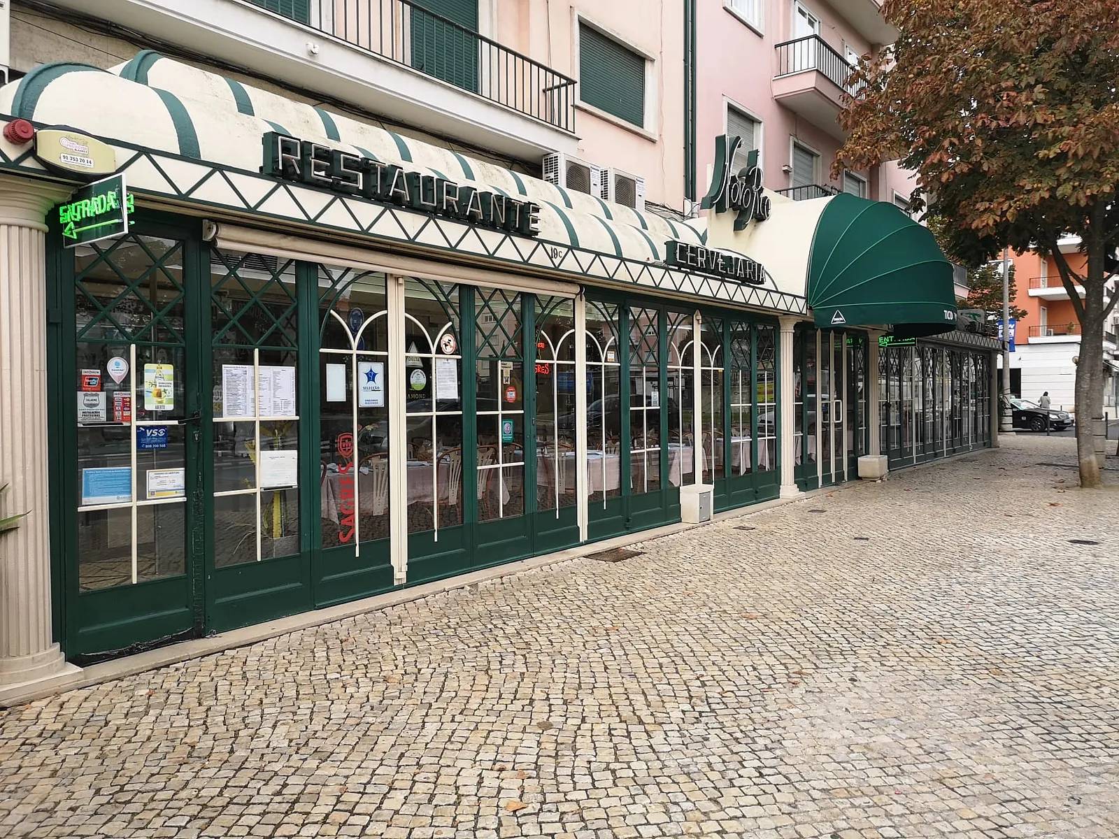 Duas casas, uma esquina